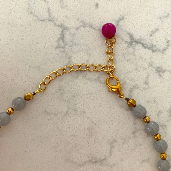 Pink, grey and green beaded necklace. - Picture 5 of 5